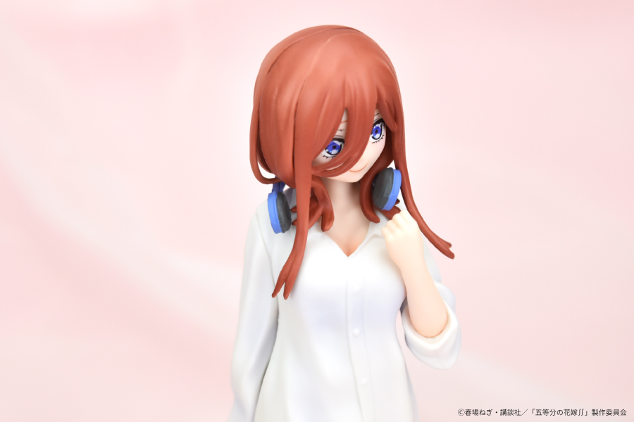 五等分の花嫁】彼シャツを着た三玖のフィギュアが登場！思わずドキッとするはにかむ表情や仕草に注目！【オンクレ】 - Boom App Games