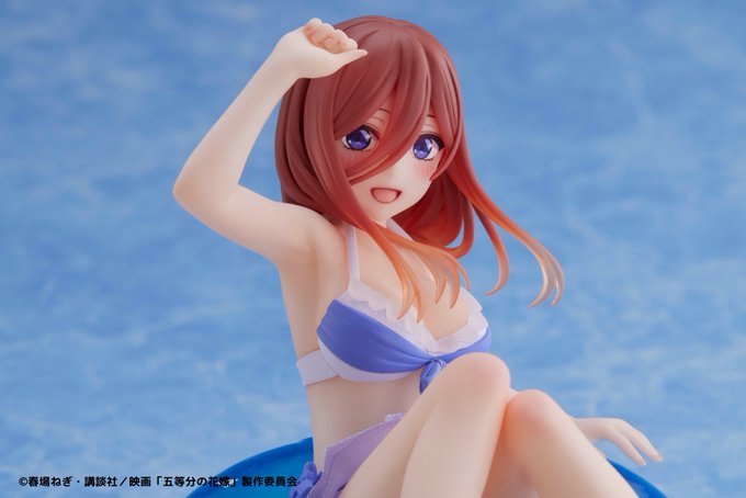 五等分の花嫁】水着姿の中野三玖がプライズに登場！浮輪に乗った