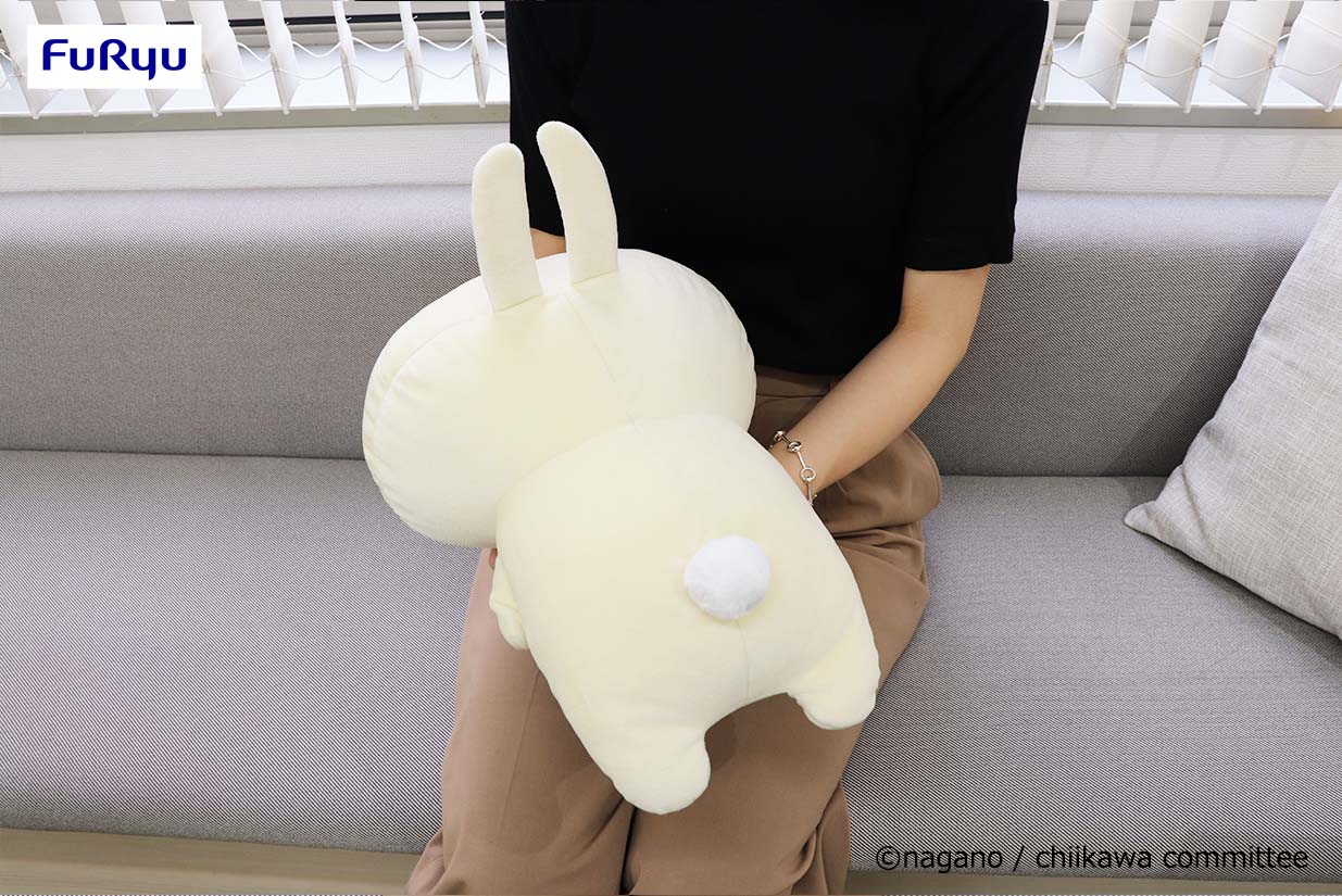 ちいかわ】うさぎのBIGぬいぐるみがプライズで登場！もちもちの触り