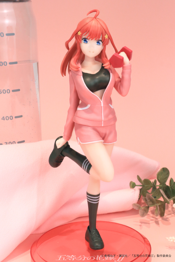 五等分の花嫁】五月のプライズフィギュアがジムデート風をイメージした姿で登場！赤のダンベルを使って運動を楽しむアクティブな様子を立体化！【プライズ】 -  Boom App Games